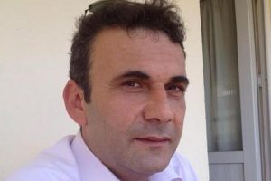 Marangoz evinde kendini astı