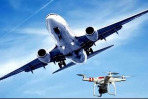 Atat&uuml;rk Havalimanı'na iniş yapan u&ccedil;ağın altından drone ge&ccedil;ti