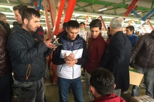 Bursa'da kuşlarına eş arıyorlar
