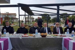 Sahil G&uuml;venlik Komutanı'ndan &Ccedil;eşme'de sığınmacı incelemesi