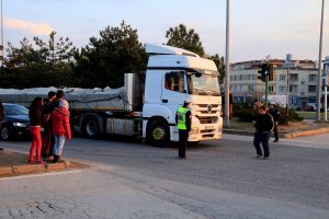Bursa-Eskişehir yolunda korkun&ccedil; kaza! TIR'ın altında kalarak feci şekilde can verdi...