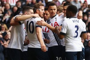 Tottenham'ın takibi s&uuml;r&uuml;yor!