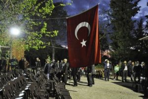 Hataylı şehidin babaevine ateş d&uuml;şt&uuml;