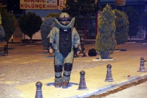 Şanlıurfa'da unutulan sırt &ccedil;antası korkuya yol a&ccedil;tı