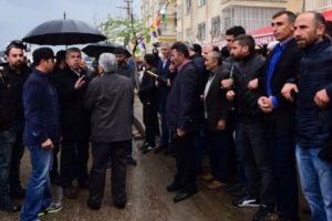 "Apo sloganı attırmayacağım! Yiyen varsa atsın"
