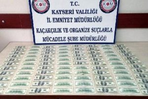 Sahte dolarlarla cep telefonu alırken yakalandı