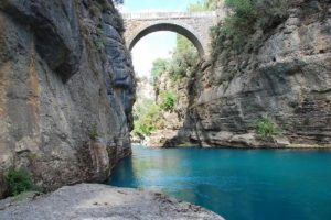 Arkeolojik SİT alanına viyad&uuml;k