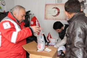 Y&uuml;ksekova'dan Hakkari'ye g&ouml;&ccedil; eden ailelere Kızılay'dan yardım