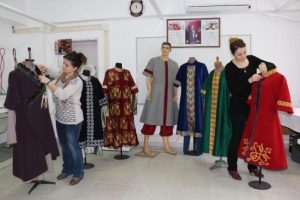 900 yıllık Anadolu Sel&ccedil;uklu kıyafetleri yeniden hayat buluyor