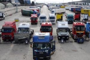İzmir'de TIR'ların yarısının kontağı kapalı