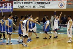 Down sendromlu &ccedil;ocuklar potanın yıldızı oldu