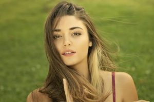 Hande Er&ccedil;el'den duygulandıran mesaj...