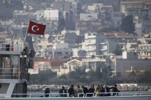 T&uuml;rk g&ouml;zlemciler T&uuml;rkiye-AB anlaşmasının denetimi i&ccedil;in Yunan adalarında
