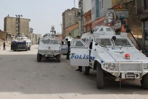 Y&uuml;ksekova'da emniyet m&uuml;d&uuml;rl&uuml;ğ&uuml; ve &ouml;ğretmenevine saldırı