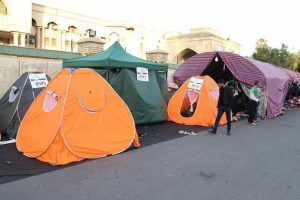 Irak'ta sivil itaatsizlik eylemi devam ediyor