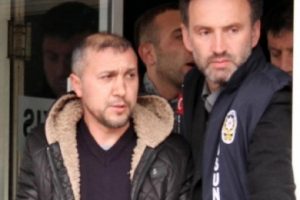 Silahlı arkadaş gaspına 2 g&ouml;zaltı