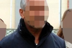 Kız &ouml;ğrencileri taciz ettiği iddia edilen &ouml;ğretmen tutuklandı