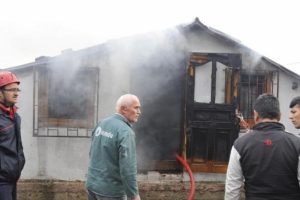 İzmit'te 2 katlı ev yandı