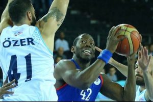 Efes uzatmalarda zor da olsa kazandı