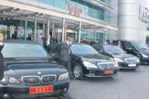 Havaalanında VIP'lere ter&ouml;r ayarı