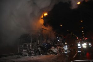 Bolu t&uuml;nelindeki yangın kontrol altına alındı