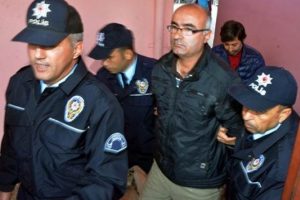 Eşini bı&ccedil;aklayan koca ağlayarak savunma yaptı