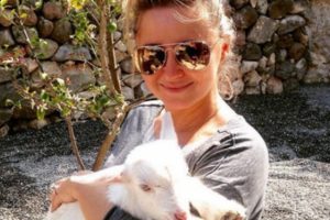 Pınar Aylin'den g&uuml;l&uuml;mseten paylaşım...