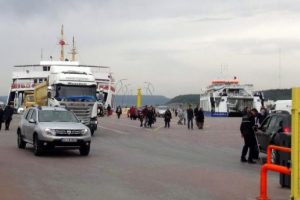G&ouml;k&ccedil;eada ve Bozcaada'ya deniz ulaşımı durdu
