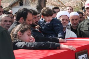 Bursa'da şehit babaya son dokunuş