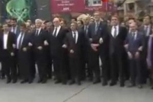 Başkonsoloslar ter&ouml;re karşı İstiklal'de