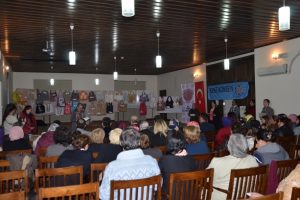 Bursa'da kadınlar pazar &ccedil;antası yapmak i&ccedil;in yarıştı