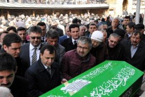 AYM Başkanı Arslan, dayısını son yolculuğuna uğurladı