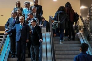 MHP lideri Bah&ccedil;eli'den AVM ziyareti