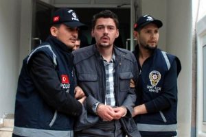Babasını boğazını keserek &ouml;ld&uuml;ren sanığa 20 yıl hapis