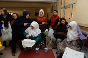 Bursa'da OSMEK kursiyerleri yaşlıları unutmadı