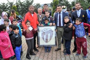 İneg&ouml;lspor'dan down sendromlu &ouml;ğrencilere ziyaret