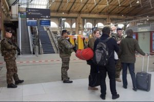 Br&uuml;ksel'de tren garında ş&uuml;pheli paket paniği