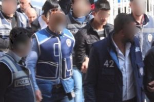 Gaziantep ve Van'da ter&ouml;r operasyonu: 20 g&ouml;zaltı