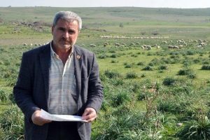 Bursa'da &ccedil;ift&ccedil;iler mera satışına isyan etti