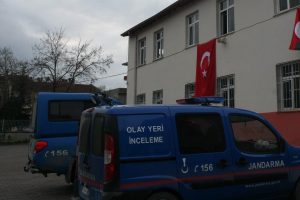 Bursa İznik'te okulun g&uuml;venlik kameralara saldırı