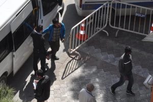 S&ouml;ke'de 20 m&uuml;lteci yakalandı