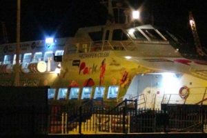 Deniz otob&uuml;s&uuml; fırtınaya yakalandı