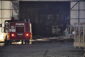Kereste fabrikasında &ccedil;ıkan yangın korkuttu