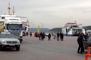 Kuzey Ege'de deniz ulaşımına lodos engeli