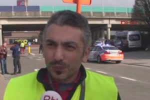 Havalimanı g&uuml;venliği ağladı T&uuml;rk iş&ccedil;i teselli etti