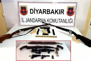 Diyarbakır'ın 3 il&ccedil;esinde ka&ccedil;ak silah operasyonu