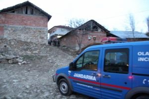 Oynarken boynuna dolanan iple hayatını kaybetti