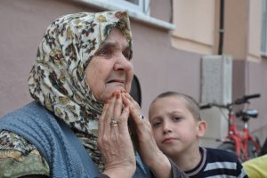 Bursa'da kimsesiz yaşlı kadının evine &ccedil;arptı! G&ouml;zyaşlarına boğuldu!