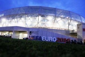 UEFA'nın, EURO 2016'yı ciddi şekilde seyircisiz oynatmayı d&uuml;ş&uuml;nd&uuml;ğ&uuml; belirtildi