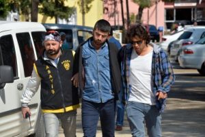 'M&uuml;şteri hizmetlerinden arıyoruz' deyip dolandırdılar